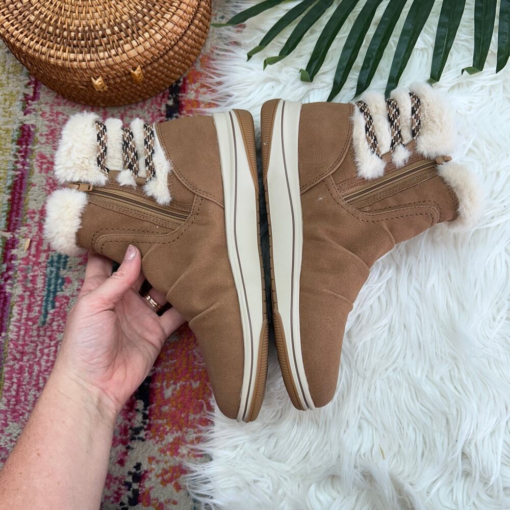Clarks Breeze Cozy Boot 7 Tan Brown Winter Faux Fur Ankle Bootie - Picture 5 of 9